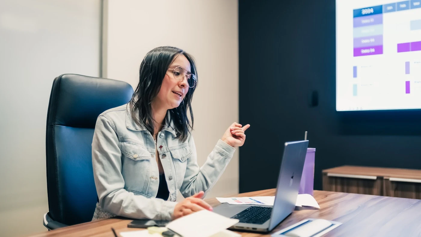 SEO consultant presenting performance reporting and pricing context in a client meeting